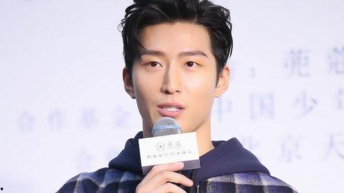 窦骁恋情爆料视频,甜蜜互动引网友热议  第2张